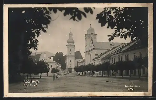 AK Roznava /Rozsnyó, Strassenpartie mit Kirche