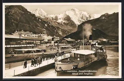 AK Interlaken, Dampfschiffstation mit Dampfern, Berge Mönch und Jungfrau, Dampfer Helvetia