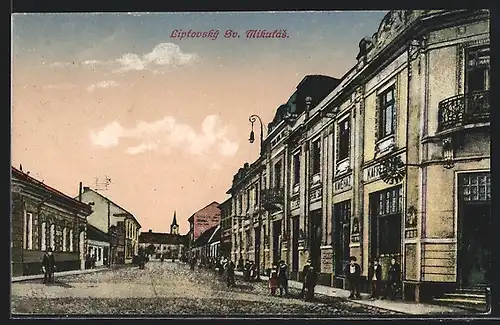 AK Liptovský Sv. Mikulás, Strassenpartie mit Kindergruppe und Kirchturm