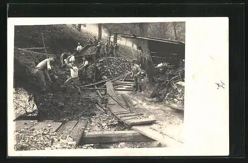 Foto-AK Lausa, Reichswehr, Bau von Schutzbauten 1926, Beim Abtransport vom Holz