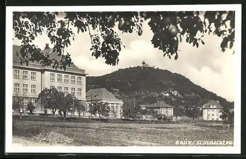 AK Brüx / Most, Ortsansicht mit Blick gegen den Schlossberg