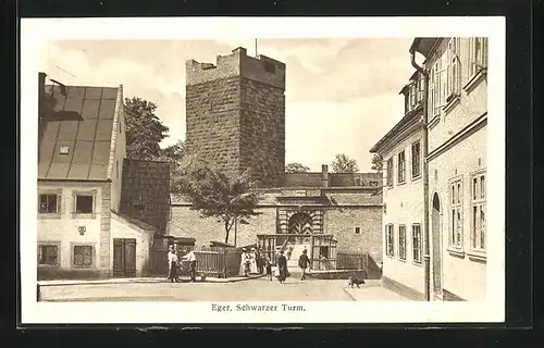 AK Eger, Schwarzer Turm mit Passanten
