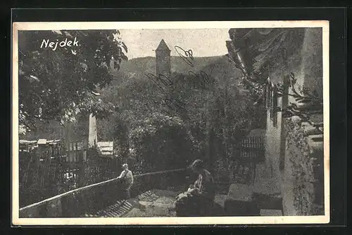 AK Nejdek, Frau und Kind auf der Terrasse