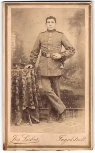 Fotografie Jos. Luber, Ingolstadt, Portrait Soldat in Uniform