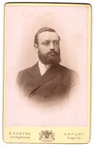 Fotografie K. Festge, Erfurt, Portrait Herr mit Vollbart und Brille