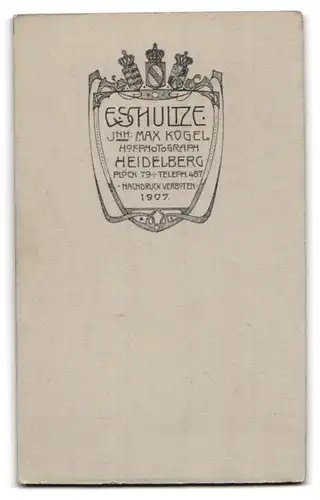 Fotografie E. Schultze, Heidelberg, Portrait modisch gekleideter Herr mit Schnauzbart