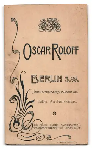 Fotografie Oscar Roloff, Berlin-SW, Portrait bürgerliche Dame in zeitgenössischer Kleidung