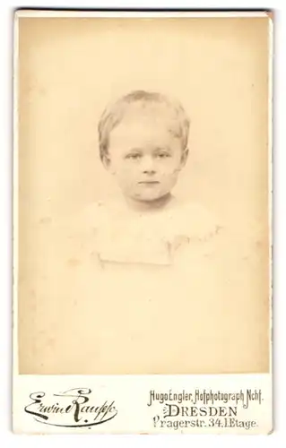 Fotografie Erwin Raupp, Dresden, Portrait niedliches Kleinkind im hübschen Kleid