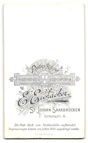 Fotografie Emil Eichacker, St. Johann-Saarbrücken, Portrait junger Herr im Anzug mit Krawatte und Schnurrbart