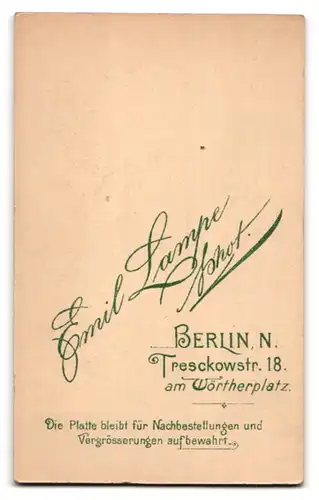 Fotografie Emil Lampe, Berlin-N, Portrait elegant gekleideter Herr mit Schnurrbart