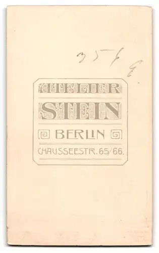 Fotografie Wilhelm Stein, Berlin, Portrait betagter Herr mit Halbglatze und Schnäuzer