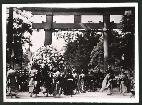 Fotografie Ansicht Kyoto, Aoi-Festzug - Szene aus dem Film Das neue Asien