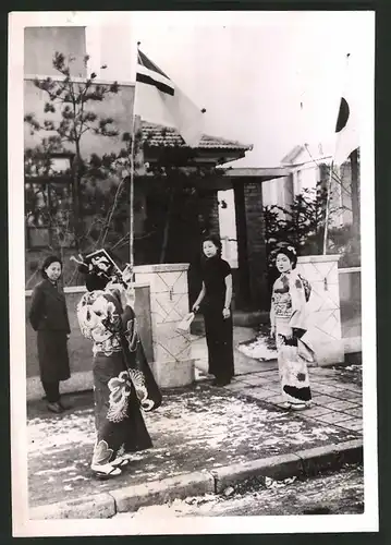 Fotografie Japanerinnen spielen Federball