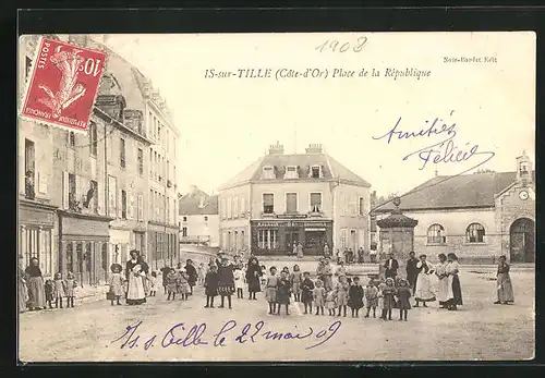 AK Is-sur-Tille, Place de la Republique, Enfants et Magasins