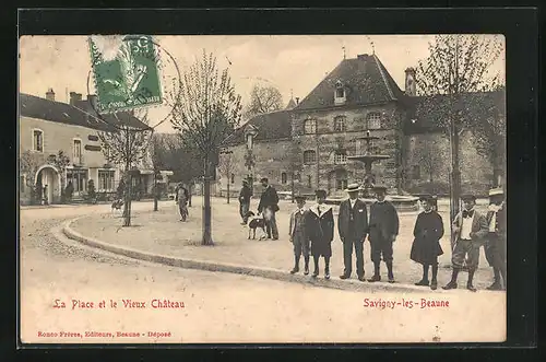 AK Savigny-les-Beaune, La Place et le Vieux Château