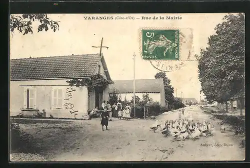 AK Varanges, Rue de la Mairie, Strassenpartie