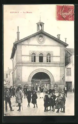 AK Gevrey, Enfants avant la Mairie