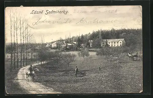 AK Lázné Sedmihorky, Blick zum Ort