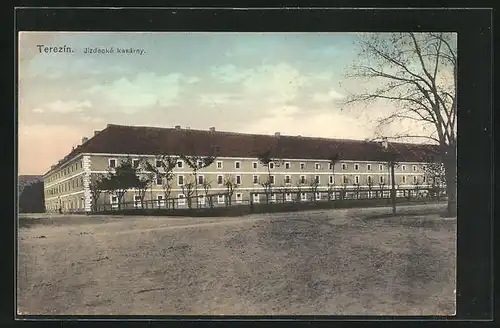 AK Theresienstadt / Terezin, Jizdecké kasárny, Blick zur Kaserne