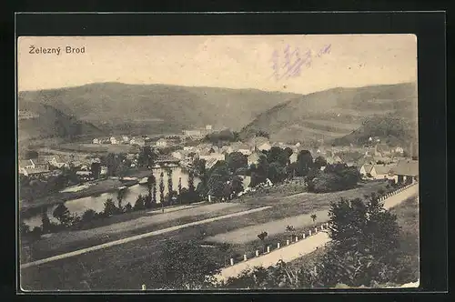 AK Zelezny Brod, Gesamtansicht mit Flusslauf