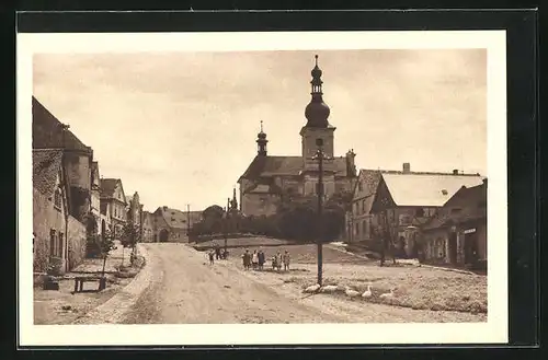 AK Cachovice, Dorfplatz mit Anwohnern und Gänsen