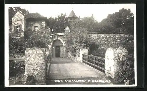 Foto-AK Brüx / Most, Schlossberg Burgeingang