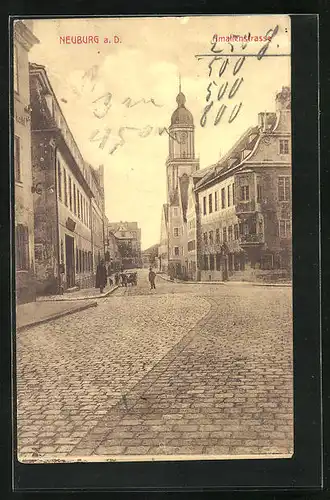 AK Neuburg a. D., Amalienstrasse mit Blick zur Kirche