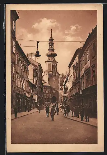 AK Pressburg, Michaelergasse mit Tor und Passanten