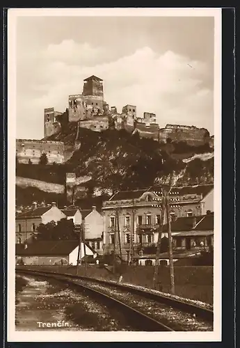 AK Trencin, Blick von der Eisenbahnlinie zur Burg
