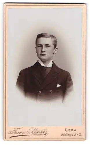 Fotografie Franz Scheffer, Gera, junger Mann Wilhelm Müller im Anzug