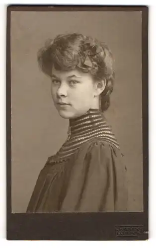 Fotografie J. Maass, Lübeck, junge Frau Lotte Asche aus Neuhaus a. d. Elbe, 1904