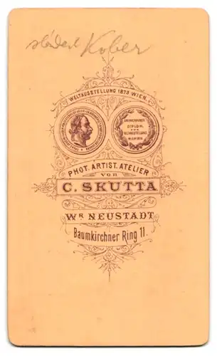 Fotografie C. Skutta, Wr. Neustadt, Baumkirchner Ring 11, junger Mann Herr Kober