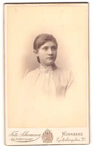 Fotografie Fritz Schumann, Nürnberg, junges Mädchen Ella Frank im hellen Kleid