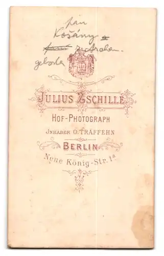 Fotografie Julius Zschille, Berlin, Portrait Herr Kosany im Anzug mit Vollbart