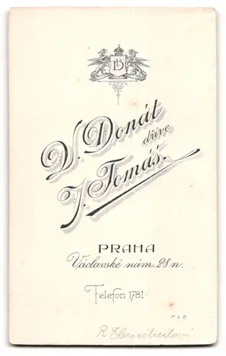 Fotografie V. Donat drive J. Tomas, Prag, junge Dame R. Ebensbreilova mit Halkette