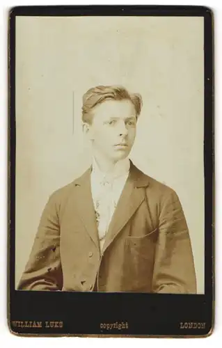 Fotografie William Luks, London, junger Mann Jan Suk aus Klattau, 1907