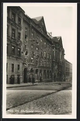 AK Wien, Arbeiterheim Ottakring, Soldaten vor dem zerschossenen Gebäude