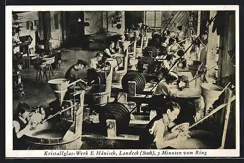AK Landeck, Kristallglas-Werk E. Hähnisch mit Arbeitern