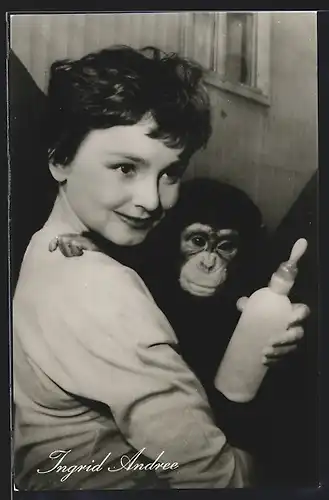 AK Schauspielerin Ingrid Andree mit Schimpanse