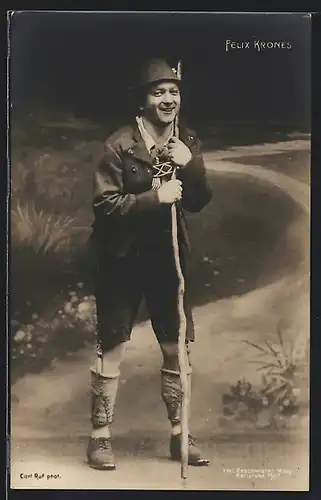 AK Schauspieler Felix Krones in Tracht beim Wandern