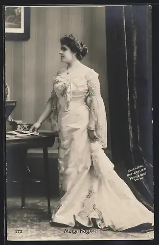 AK Schauspieler Mary Hagen in elegantem Kleid mit Blick zur Seite