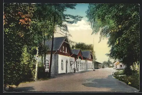 AK Herrnhut /Sa., Bahnhof mit Strasse