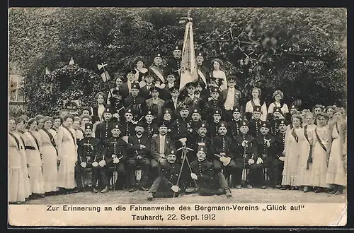 AK Tauhardt, Fahnenweihe des Bergmann-Vereins Glück auf 1912, Gruppenbild