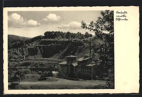 AK Rhünda über Wabern, Basalt-Steinbruch und Gebäude