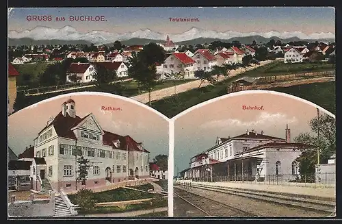 AK Buchloe, Bahnhof von der Gleisseite, Rathaus, Panorama