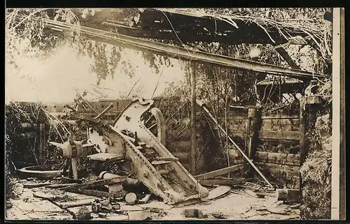 Foto-AK Artillerie Unterstand mit zerstörtem Geschütz