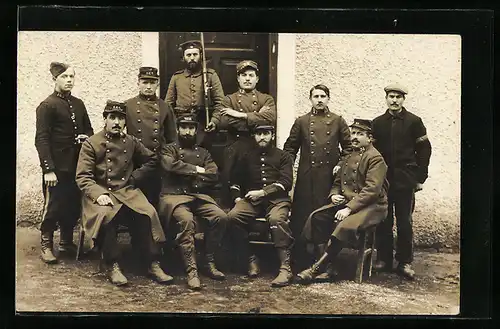 Foto-AK französische Kriegsgefangene / POW des Rgt. 165 in Uniform