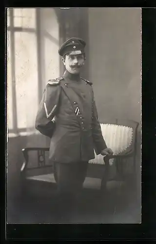 Foto-AK Soldat Richard Jülel in Chevauleger Uniform Rgt. 10 mit Epauletten und Ärmelabzeichen
