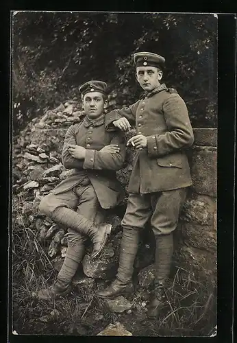 Foto-AK Soldat Hans Gebharer und Kamerad in Garde Feldgrau Uniform Rgt. 25 mit Wickelgamaschen