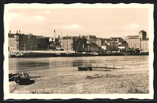 AK Riesa /Elbe, Uferpartie mit Booten